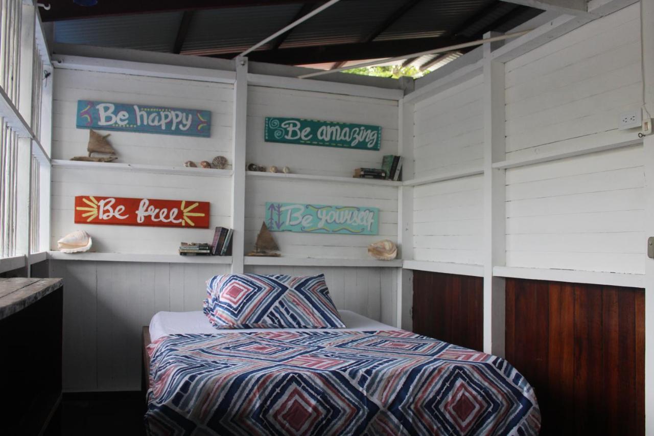 Refugio Mr Jerry Eco House Hotell Bahia Solano Eksteriør bilde